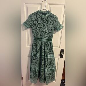 Elegant Lace Midi Dress in Green